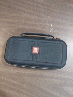 Nintendo Switch Game Traveler Deluxe Travel Case